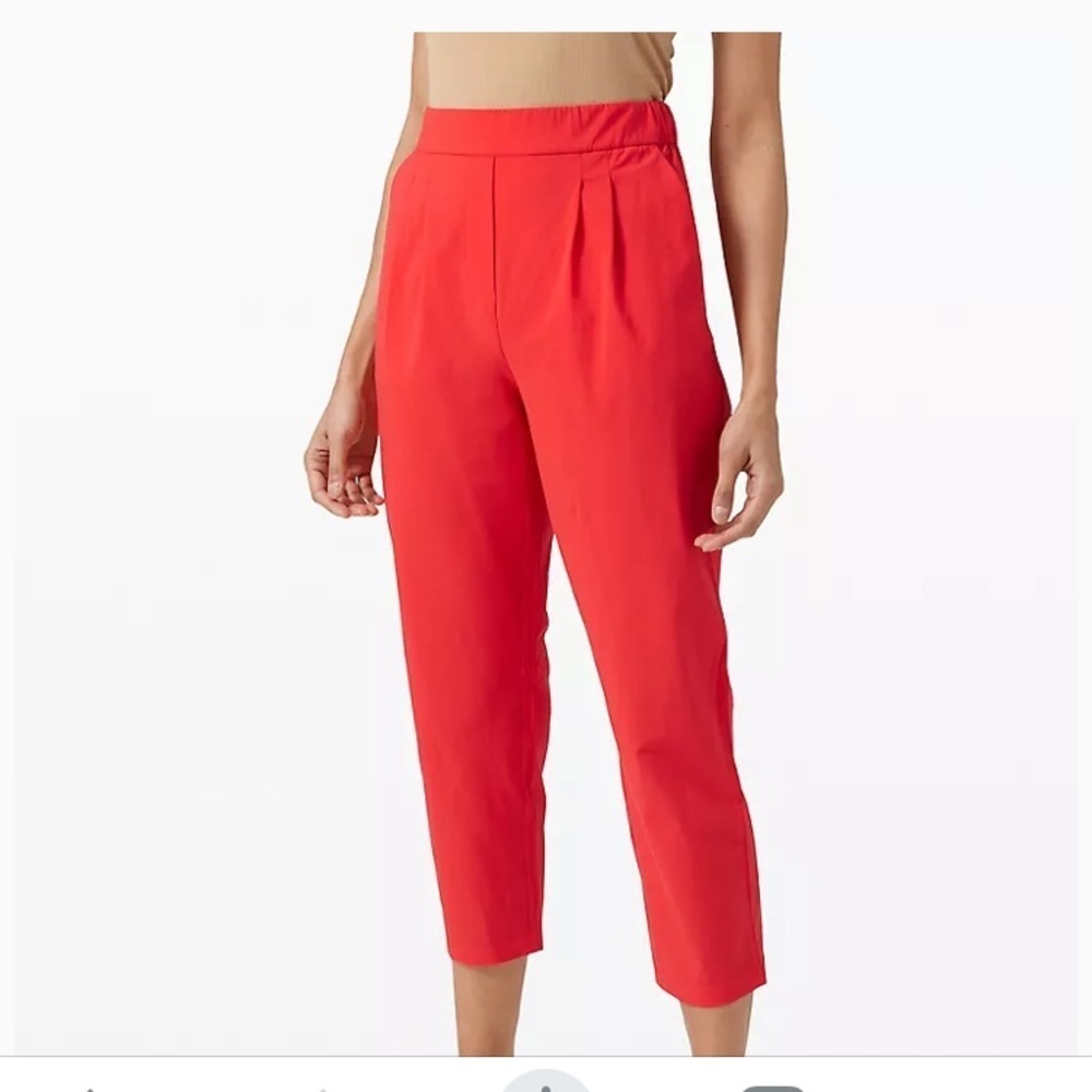 NWT! LULULEMON Athletica Size 6 red trouser crop